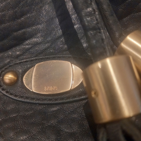 Vintage Saba black leather cross body shoulder bucket bag with gold hardware. - Picture 4 of 6